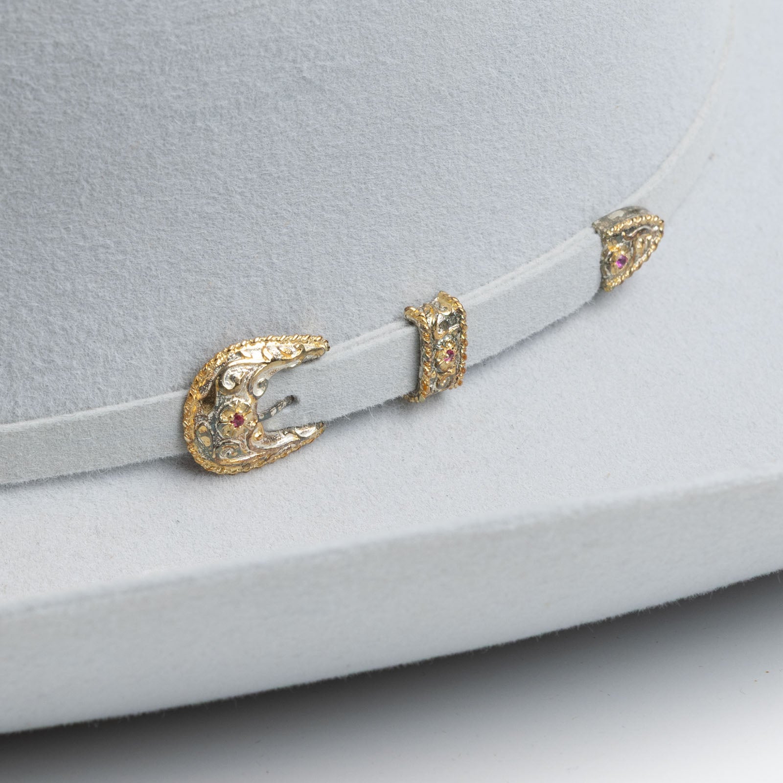 30X El Rey platinum cowboy hat close-up three-quarter angle
