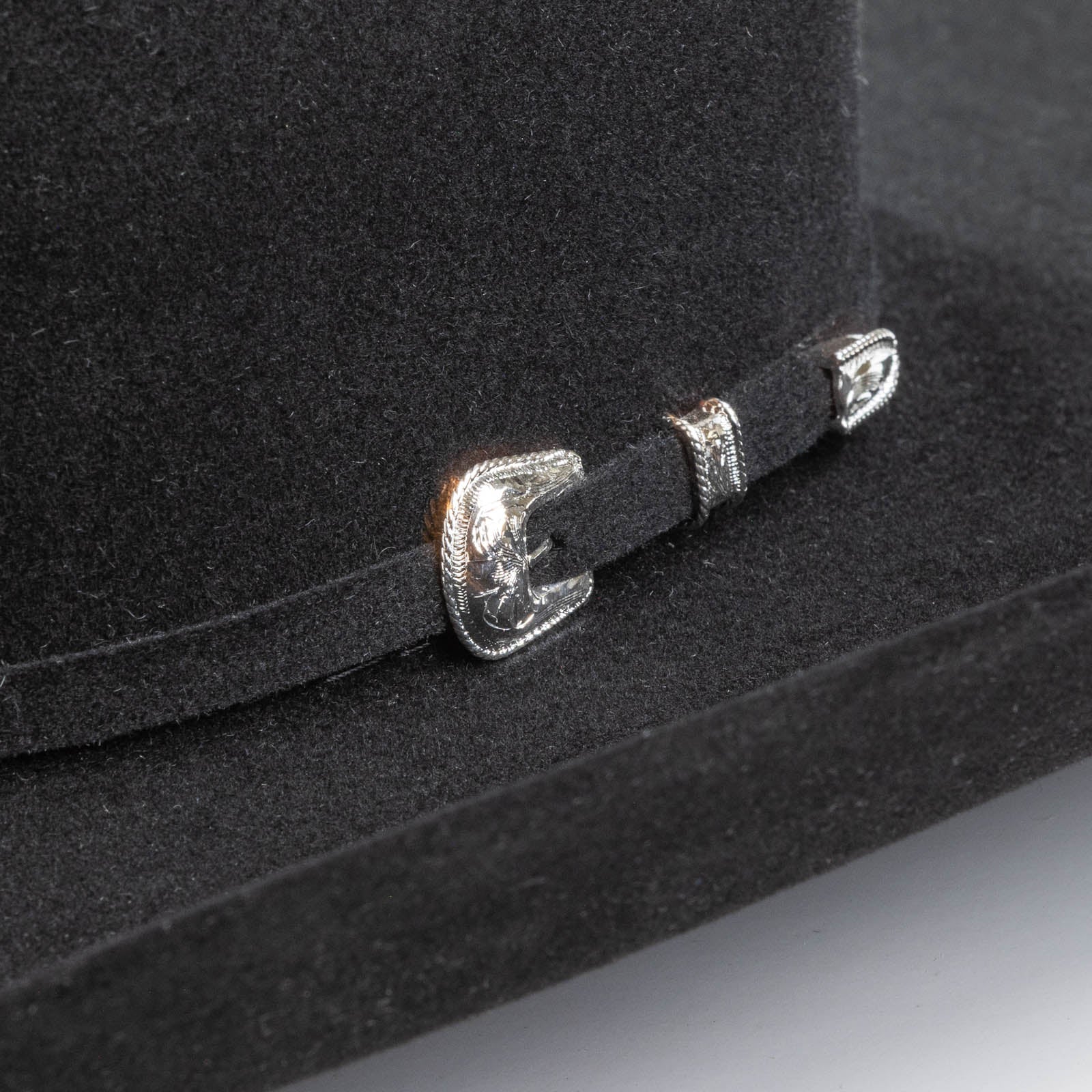 20X Pinnacle black cowboy hat close-up three-quarter angle