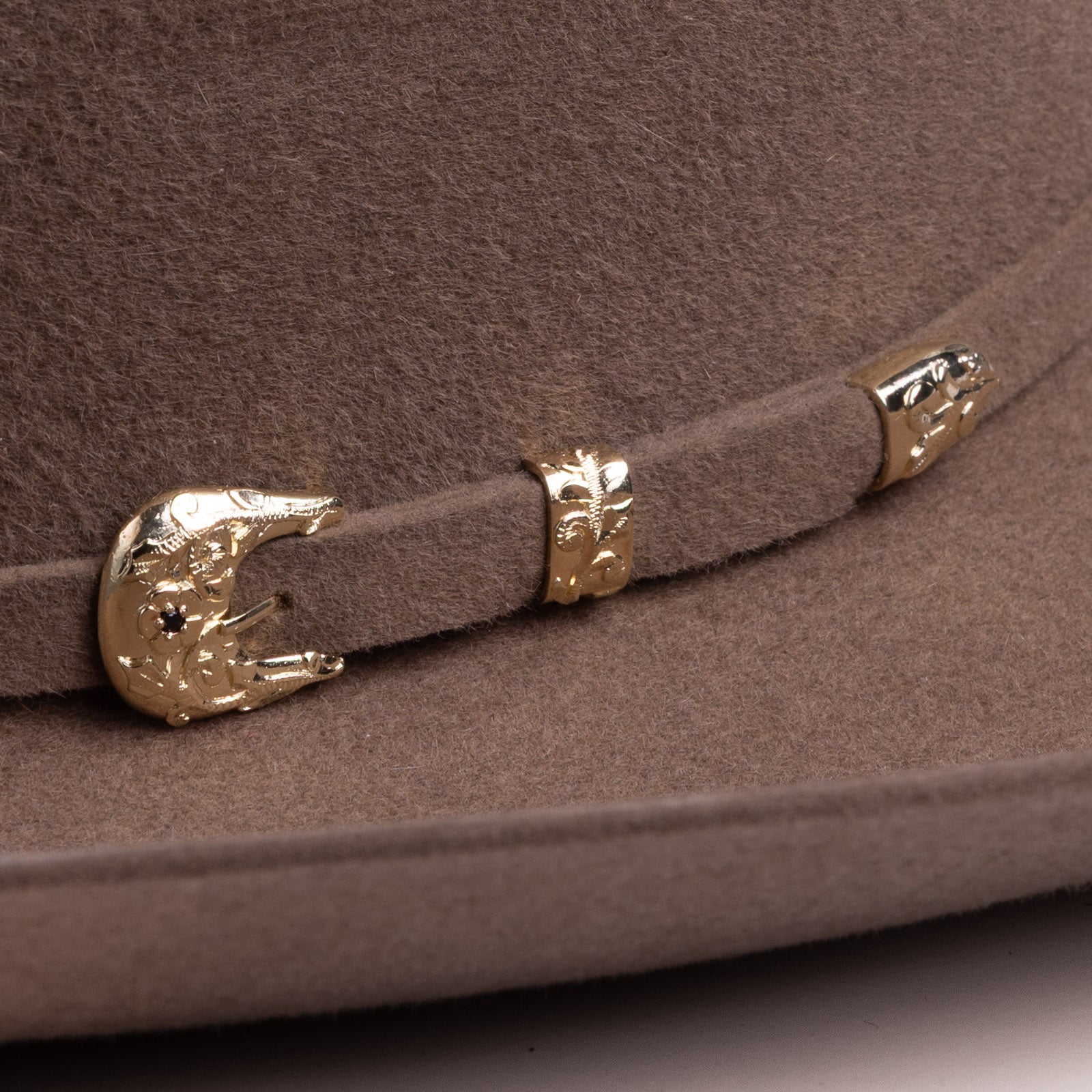 6X El Oro fawn cowboy hat close up three-quarter angle