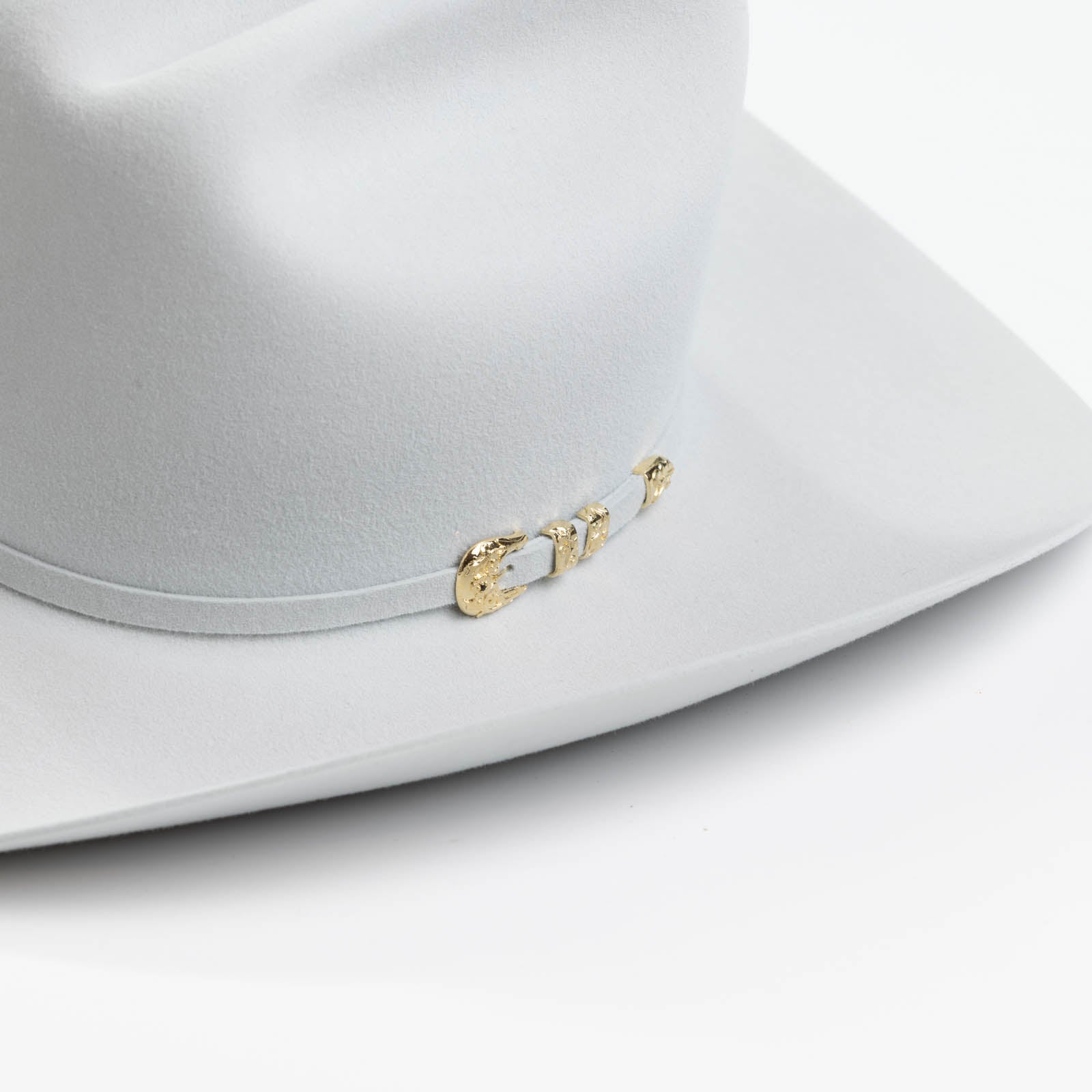 6X El Oro platinum cowboy hat close-up side angle