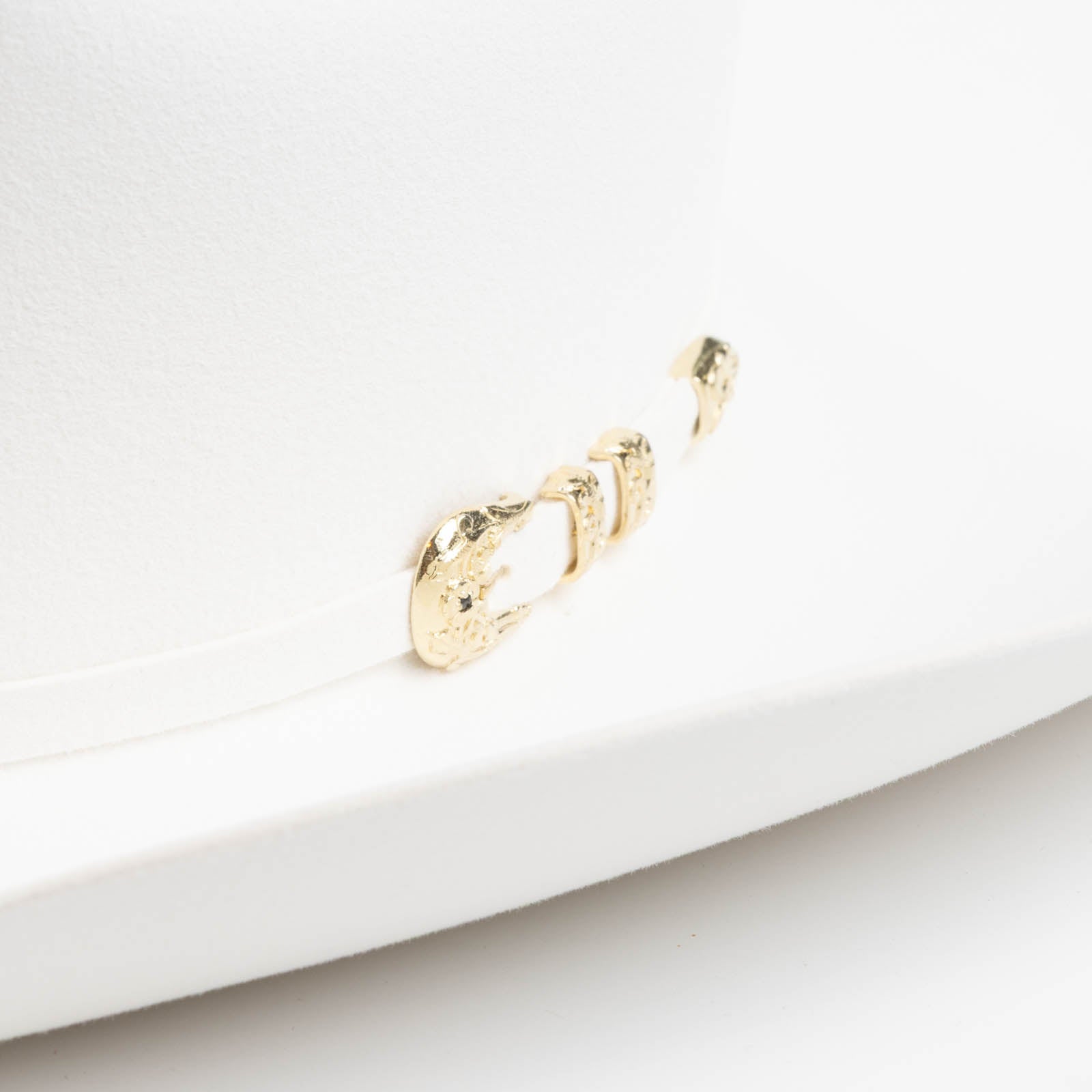 6X El Oro white cowboy hat close-up three-quarter angle