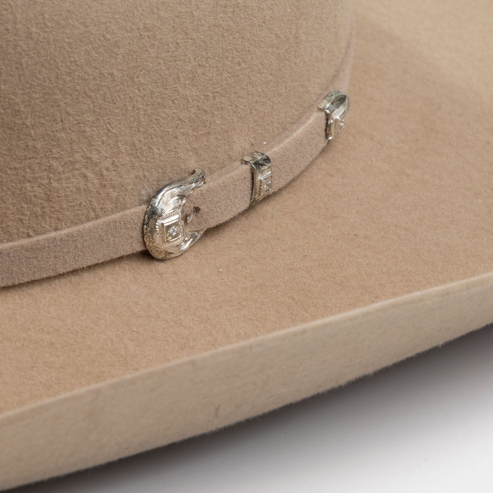 6X Lockhart fawn cowboy hat close-up three-quarter angle
