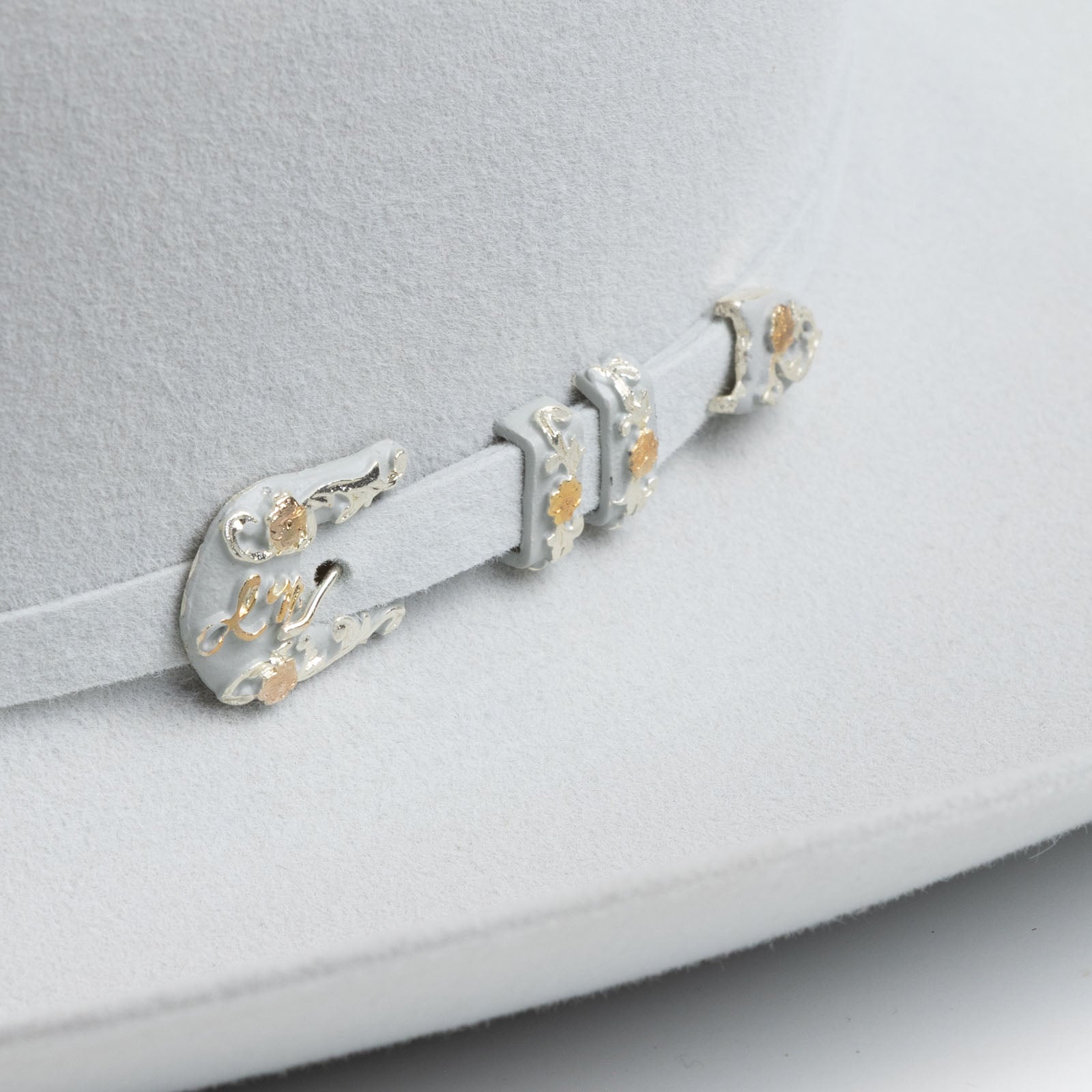 10X Jerarca platinum cowboy hat close-up three-quarter angle