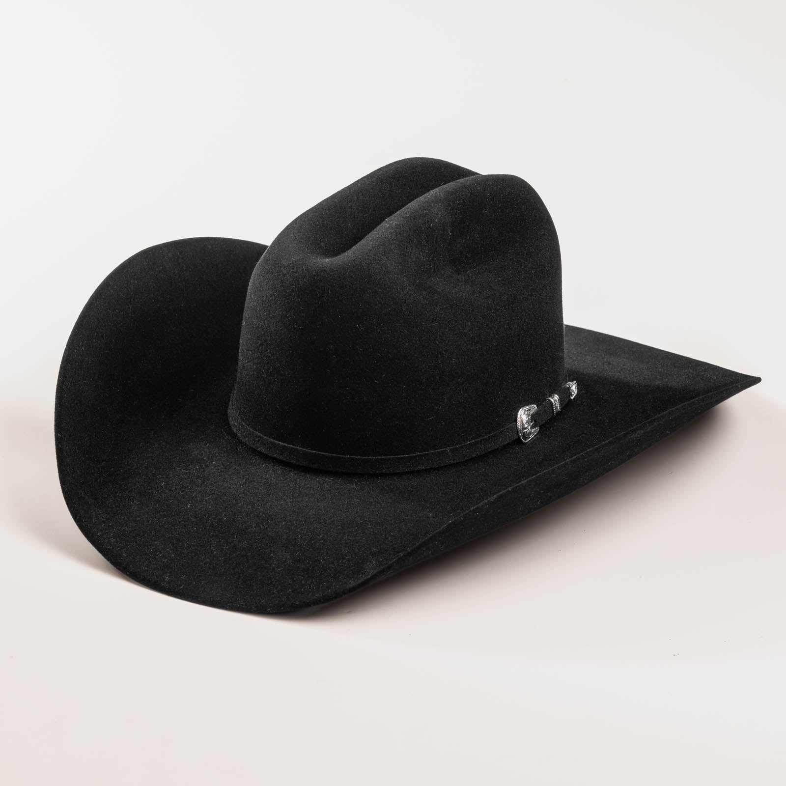 20X Pinnacle black cowboy hat three-quarter angle