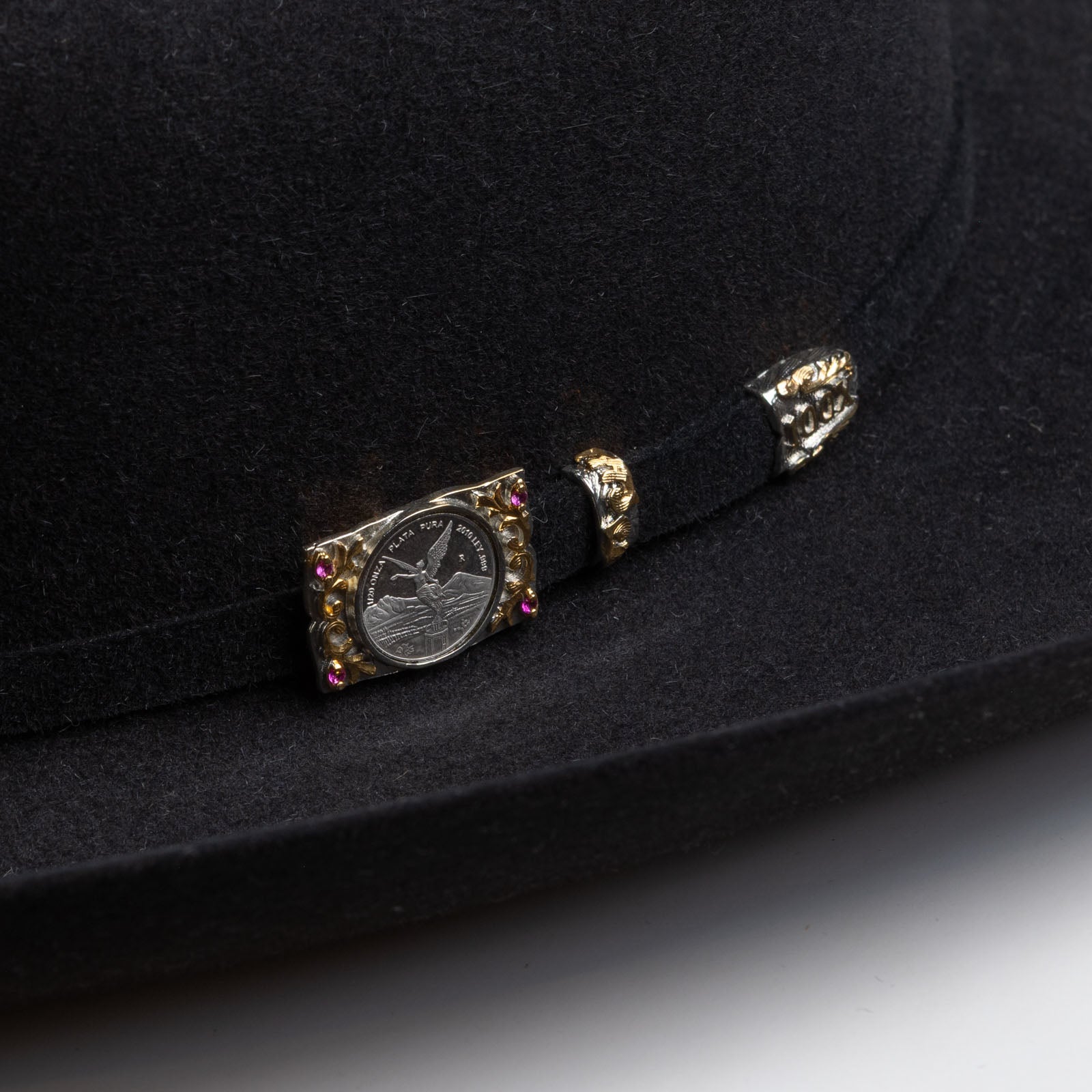 100X Independencia black cowboy hat close-up three-quarter angle