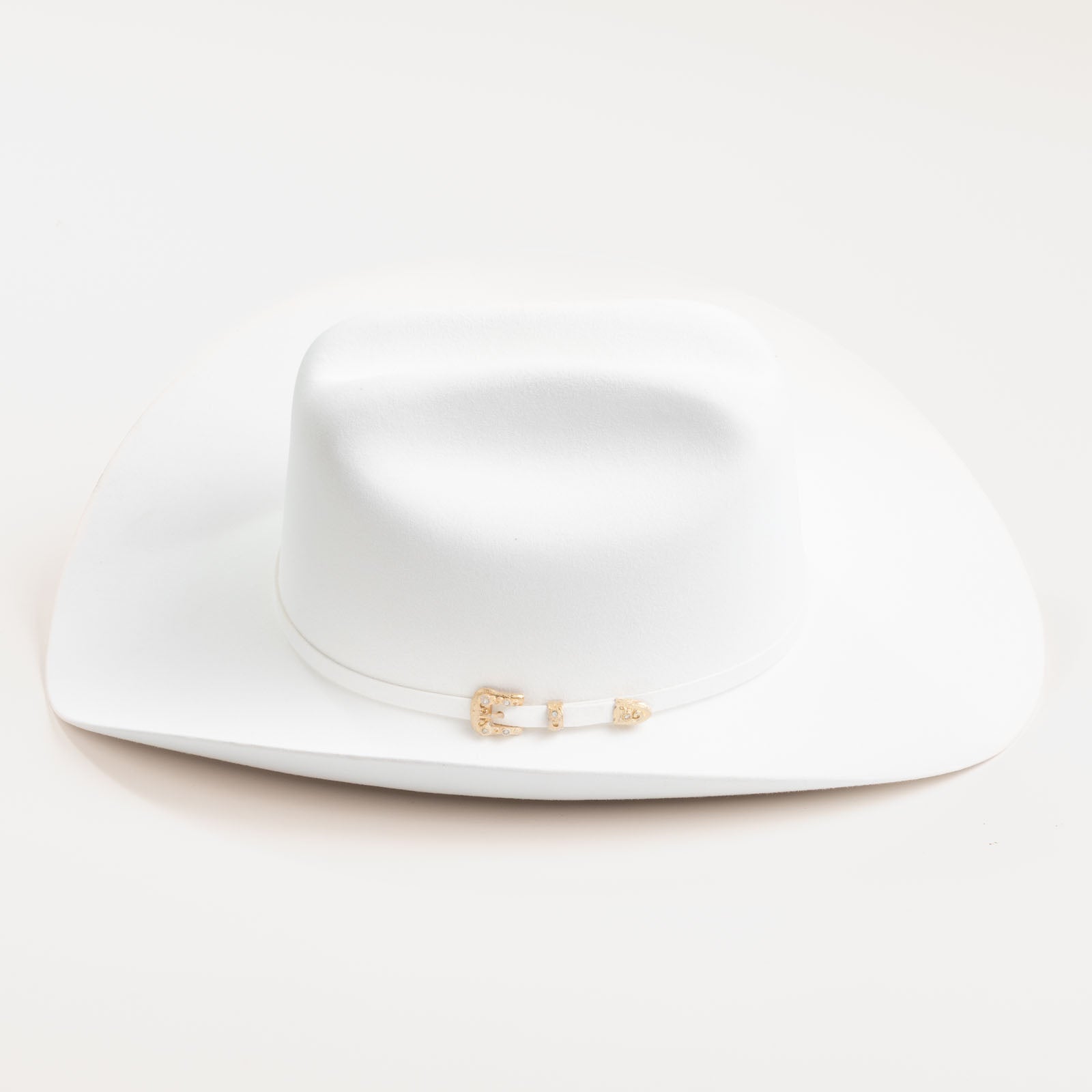 30X Opulento white cowboy hat left-side angle